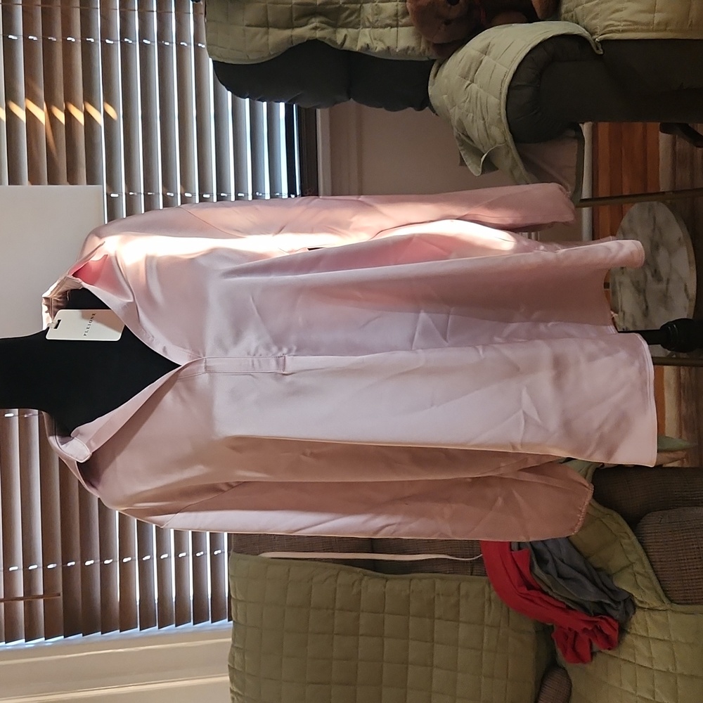 Large women's Pleione button down silky blouse